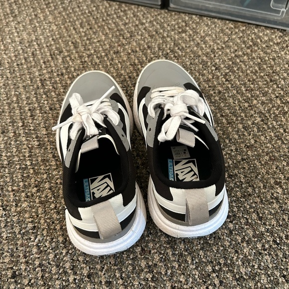 Vans - Picture 3 of 6